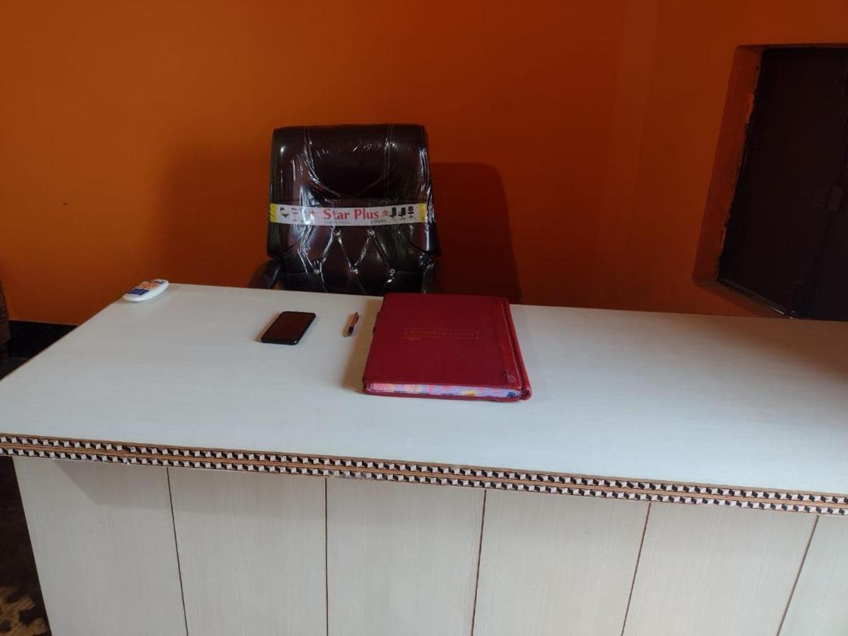 Oyo 83936 Chaudhary Guest House Bulandshahr ภายนอก รูปภาพ