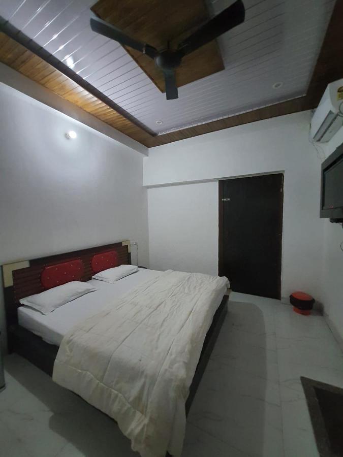 Oyo 83936 Chaudhary Guest House Bulandshahr ภายนอก รูปภาพ