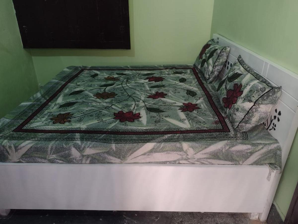 Oyo 83936 Chaudhary Guest House Bulandshahr ภายนอก รูปภาพ